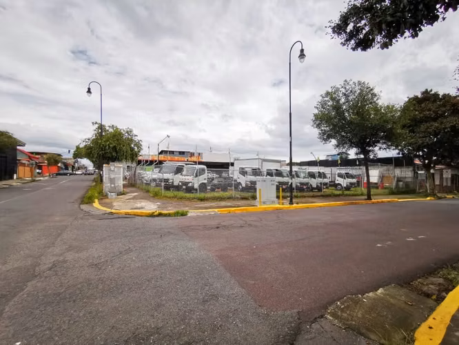 PROPIEDAD ESQUINERA EN VENTA – FRENTE EST. AL PACIFICO