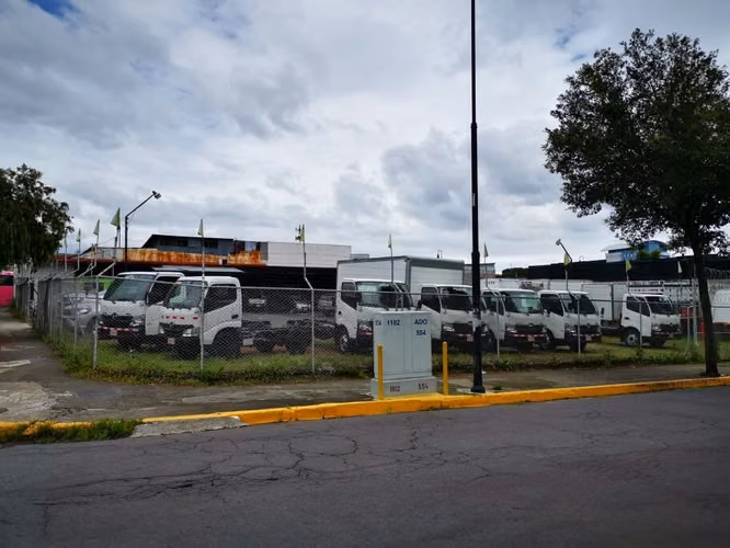 PROPIEDAD ESQUINERA EN VENTA – FRENTE EST. AL PACIFICO
