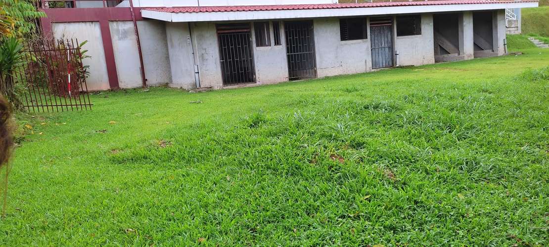 Venta propiedad con construcción en Cartago Sabanilla.