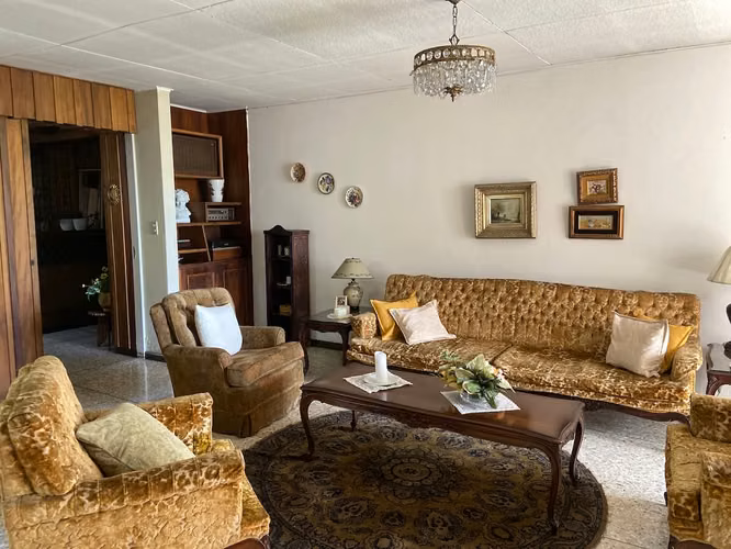 Se vende casa uso suelo mixto en San Pedro, Montes de Oca (AD) - Imagen 2