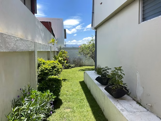 Se vende casa uso suelo mixto en San Pedro, Montes de Oca (AD) - Imagen 15