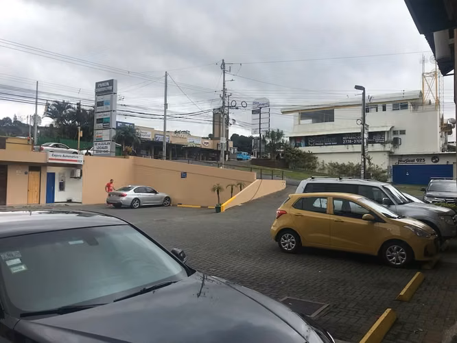 Se alquila local comercial en Centro Comercial, Tres Ríos (AD) - Imagen 6