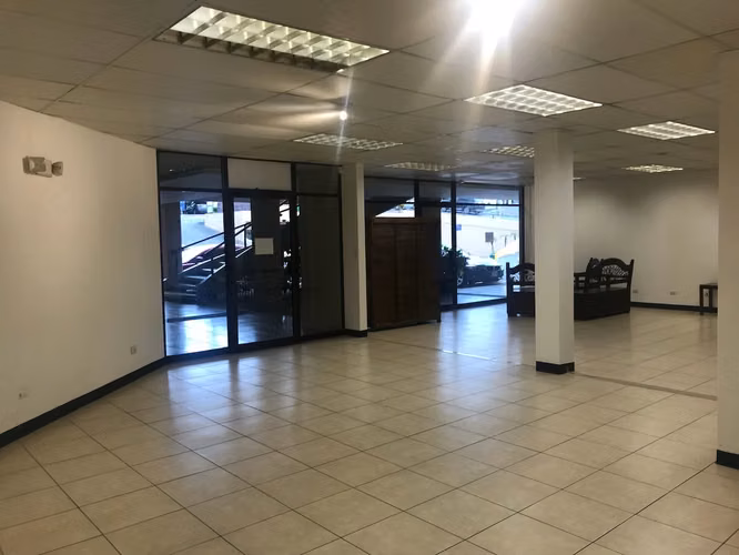 Se alquila local comercial en Centro Comercial, Tres Ríos (AD) - Imagen 8