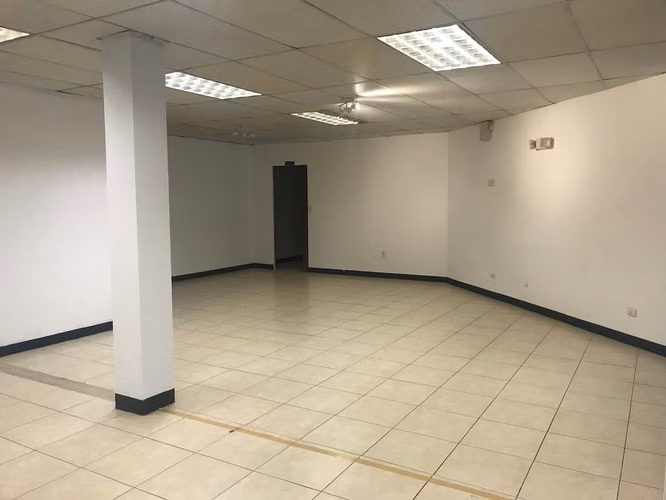 Se alquila local comercial en Centro Comercial, Tres Ríos (AD) - Imagen 11