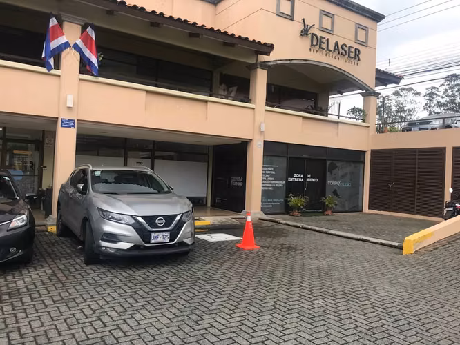 Se alquila local comercial en Centro Comercial, Tres Ríos (AD) - Imagen 2