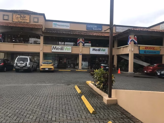 Se alquila local comercial en Centro Comercial, Tres Ríos (AD) - Imagen 3