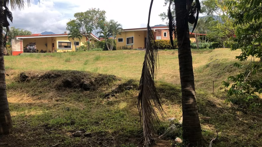 OPORTUNIDAD REBAJADO LOTE SANTA ANA  Condominio muy verde   Piedades - Imagen 4