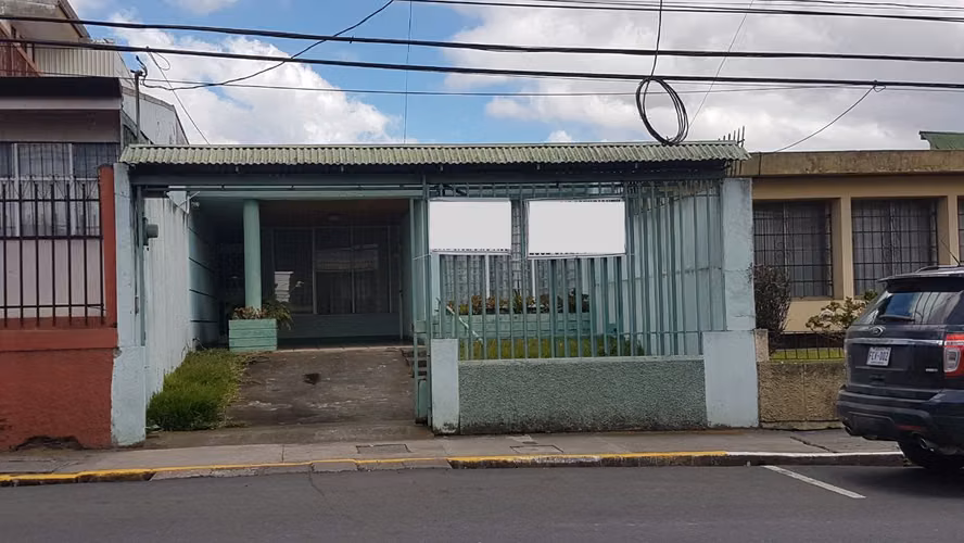 Se vende casa de 1 planta en Cartago cerca de la Basílica (AD) - Imagen 1