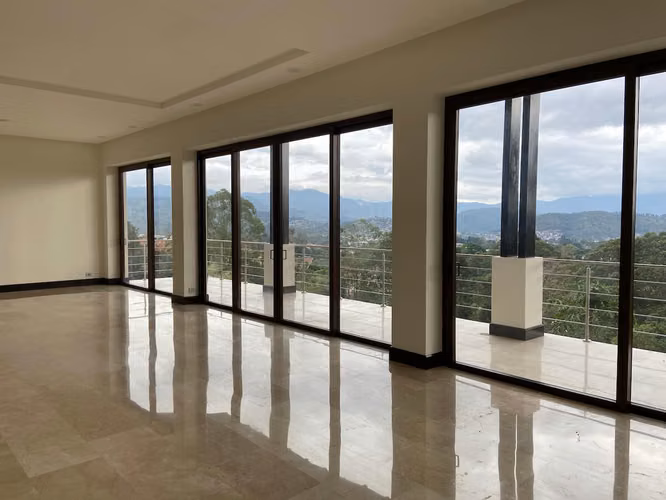 House for sale with spectacular view in H. Gregal, Curridabat (AD)