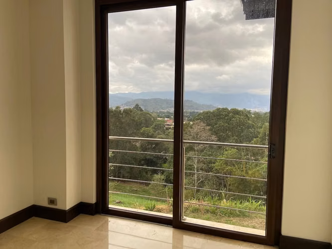 Se vende casa con espectacular vista, H.Gregal, Curridabat (AD) - Imagen 12