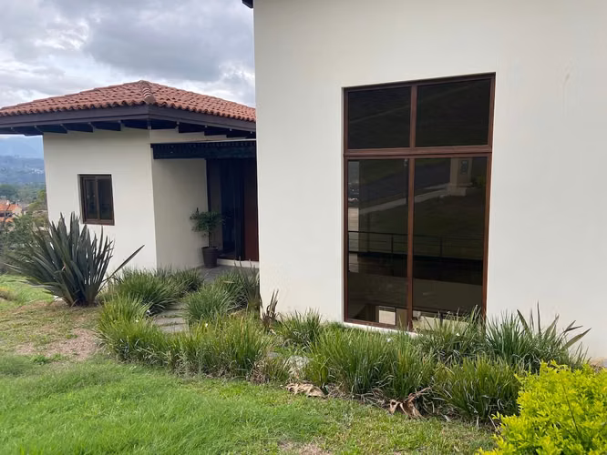 Se vende casa con espectacular vista, H.Gregal, Curridabat (AD) - Imagen 2