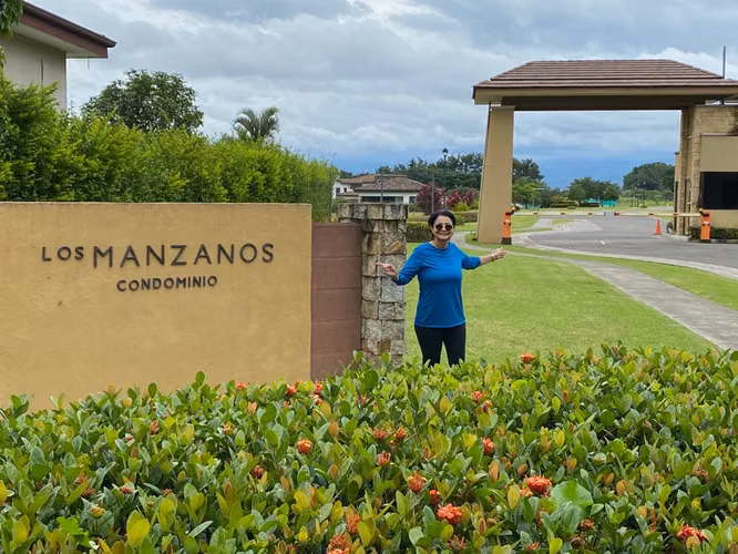 VENDO TERRENO EN HACIENDA LOS REYES, GUACIMA, ALAJUELA - Imagen 3