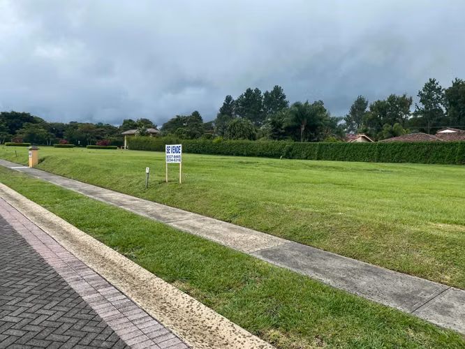 VENDO TERRENO EN HACIENDA LOS REYES, GUACIMA, ALAJUELA - Imagen 4