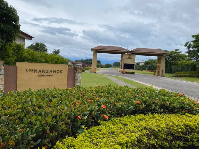VENDO TERRENO EN HACIENDA LOS REYES, GUACIMA, ALAJUELA - Imagen 5