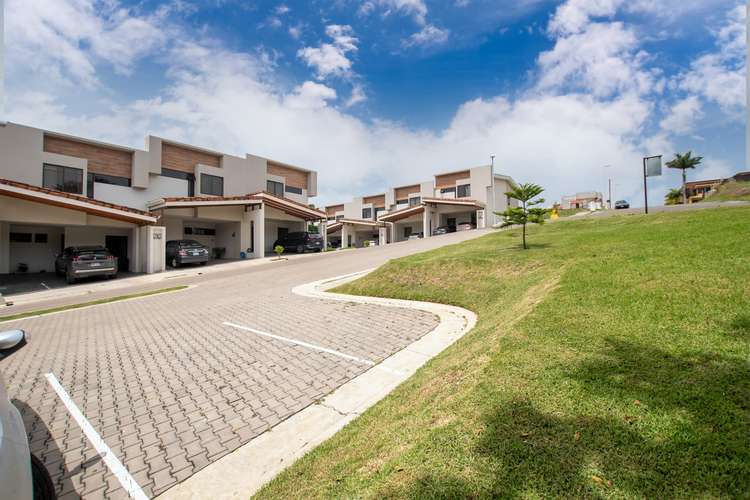 Estrene Modelo Especial en condominio a 400 metros del Hotel Marriot