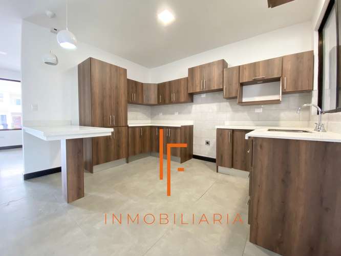 Amplias Casas 5 habitaciones en Condominio Tres Ríos