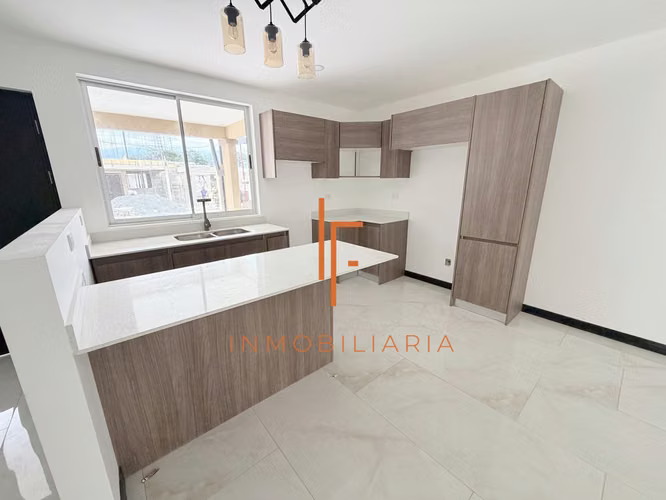 Casa de 2 Niveles en Condominio, Tejar Cartago