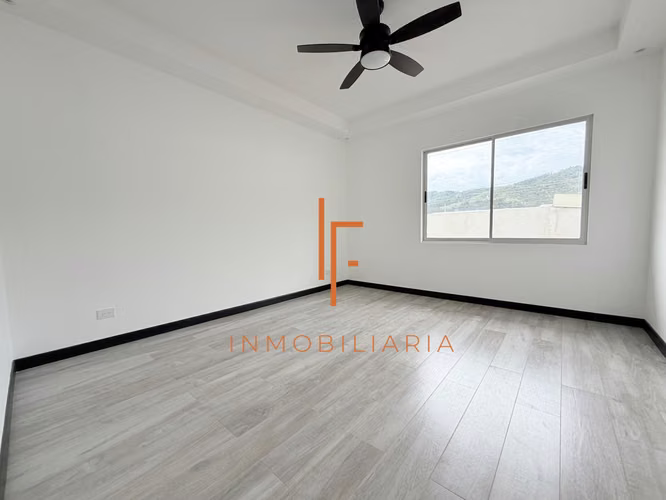 Casa de 2 Niveles en Condominio, Tejar Cartago