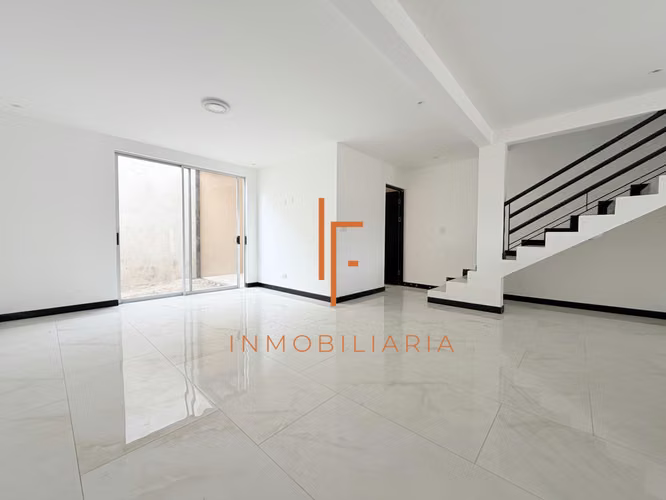 Casa de 2 Niveles en Condominio, Tejar Cartago