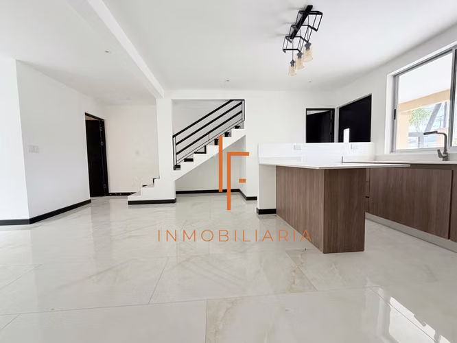 Casa de 2 Niveles en Condominio, Tejar Cartago
