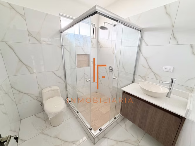 Casa de 2 Niveles en Condominio, Tejar Cartago