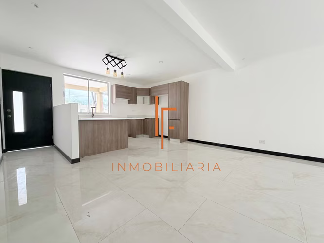 Casa de 2 Niveles en Condominio, Tejar Cartago