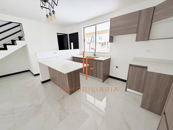 Casa de 2 Niveles en Condominio, Tejar Cartago