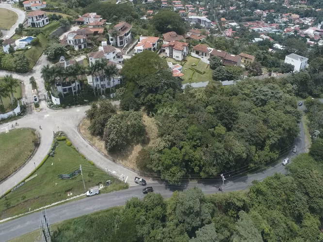 Se vende terreno para desarrollo, Alto de las Palomas Santa Ana (AD) - Imagen 10
