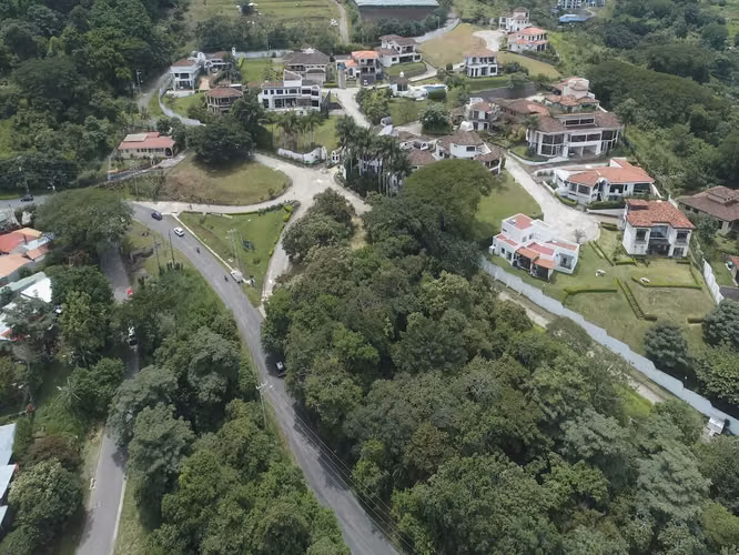 Se vende terreno para desarrollo, Alto de las Palomas Santa Ana (AD) - Imagen 17