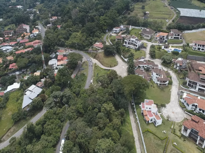 Se vende terreno para desarrollo, Alto de las Palomas Santa Ana (AD) - Imagen 3