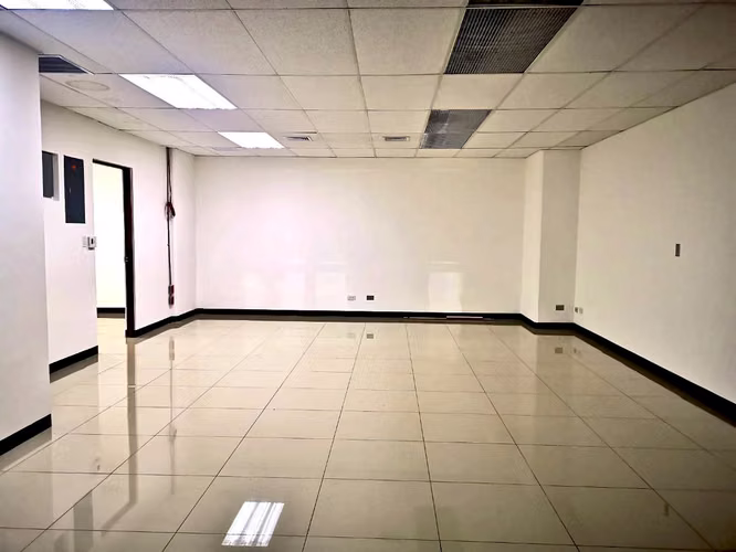 Oficina en Alquiler en San Rafael de Escazú | 72 m² | 2 Parqueos | Primer Nivel - Imagen 3