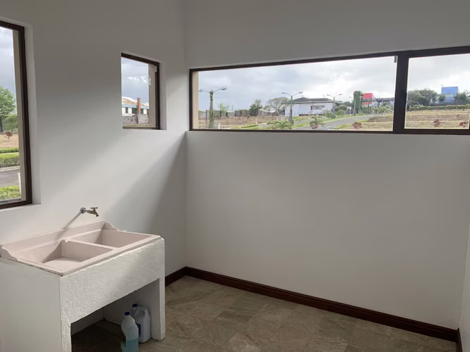 Vendo casa nueva San Isidro Heredia - Imagen 9