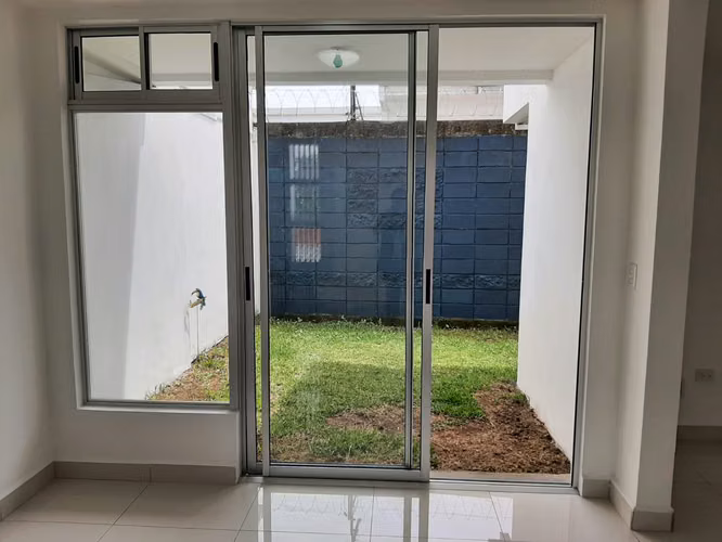 Se Vende Casa en Condominio Terra Azul # 1 en San Pablo de Heredia