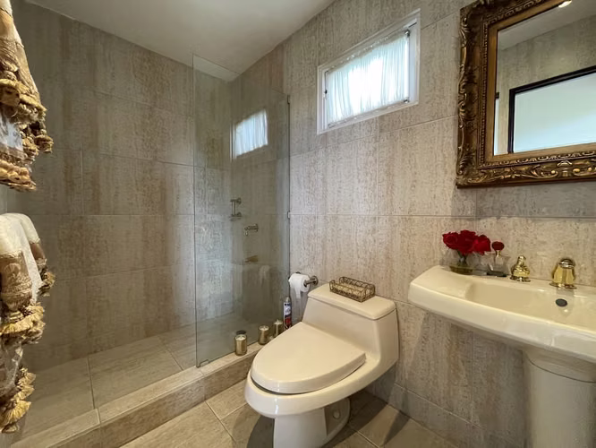 Se vende casa de lujo con piscina en Ayarco, Curridabat (AD)