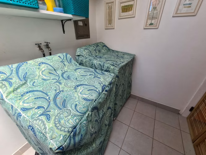 Propiedad en venta 2 Casas con 1 Apartamento (FE)