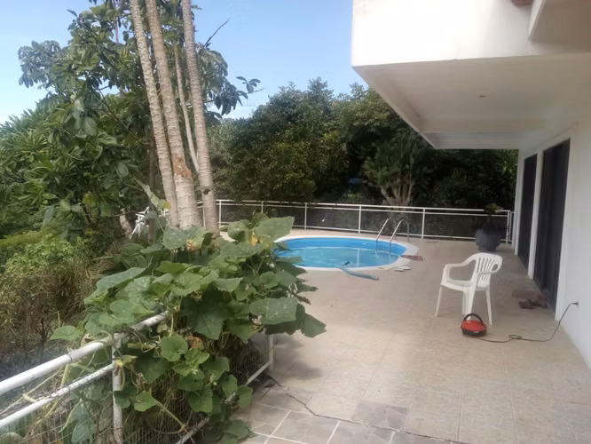 Atenas – Casa Independiente con Apartamento y Piscina Privada  con acceso a calle asfaltada - Imagen 5