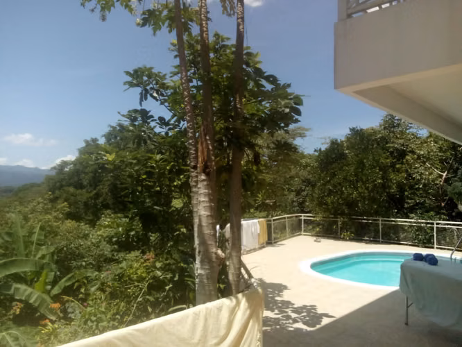 Atenas – Casa Independiente con Apartamento y Piscina Privada  con acceso a calle asfaltada - Imagen 3