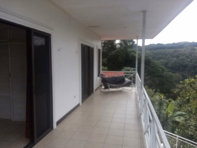 Atenas – Casa Independiente con Apartamento y Piscina Privada  con acceso a calle asfaltada - Imagen 8