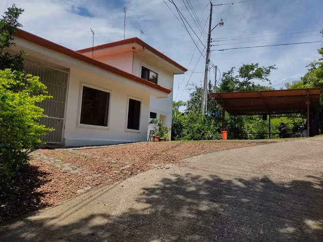 Atenas – Casa Independiente con Apartamento y Piscina Privada  con acceso a calle asfaltada - Imagen 17