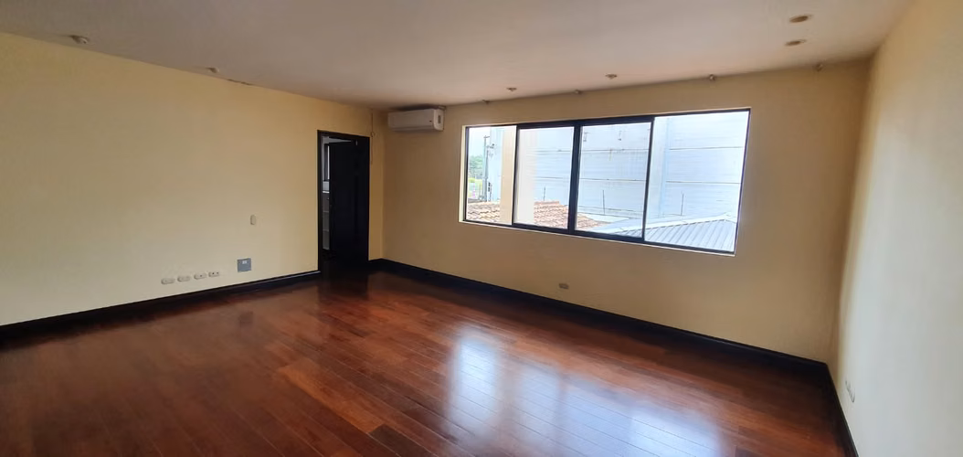 ,casa independiente ,amplia , en Bosques de Lindora, venta- con amenidades exclusivas