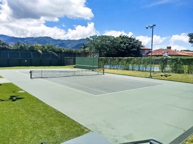 ,casa independiente ,amplia , en Bosques de Lindora, venta- con amenidades exclusivas