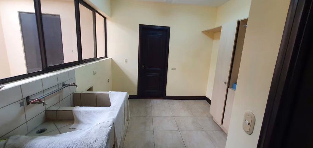 ,casa independiente ,amplia , en Bosques de Lindora, venta- con amenidades exclusivas
