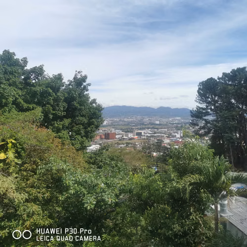 ESCAZU  con vista Casa independiente + apartamento
