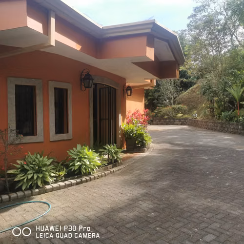 ESCAZU  con vista Casa independiente + apartamento