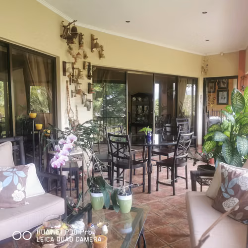 ESCAZU  con vista Casa independiente + apartamento