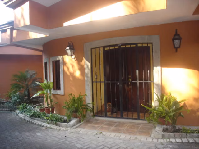 ESCAZU  con vista Casa independiente + apartamento