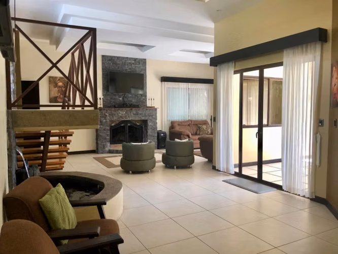 Se Vende Espectacular Casa en San Rafael de Heredia - Imagen 5