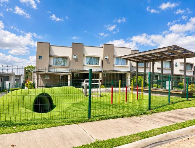 Casa Moderna en Condominio Blue Cariari Belén | 2 Habs + 2.5 Baños + Jardín + Gym + Prevista EV | $212k USD | Año 2023 - Imagen 4