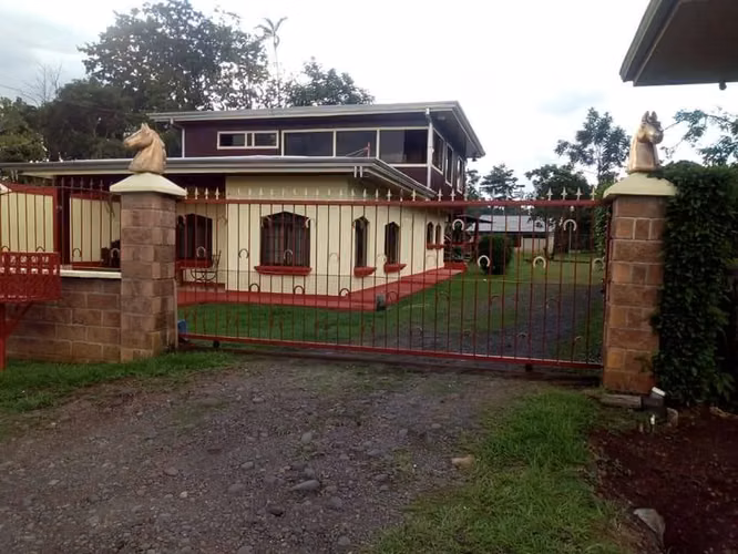 Venta de casa en Florencia San Carlos