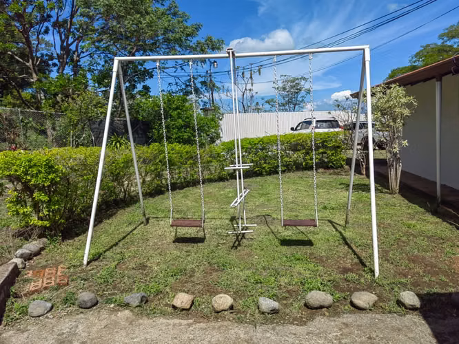 Se vende propiedad de 2600 metros cuadrados Piedades Santa Ana - Imagen 10